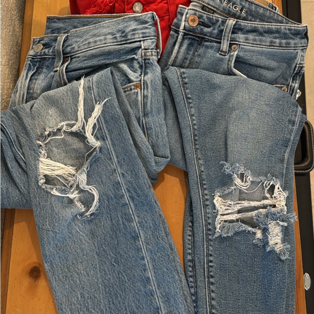 American Eagle Distressed Blue Jeans